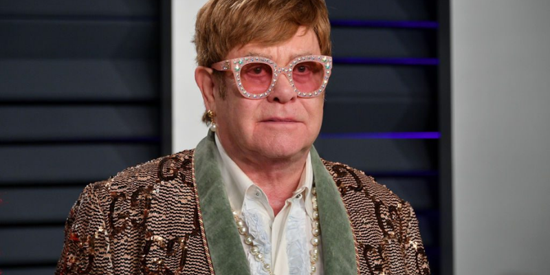 did Elton John have a hair transplant